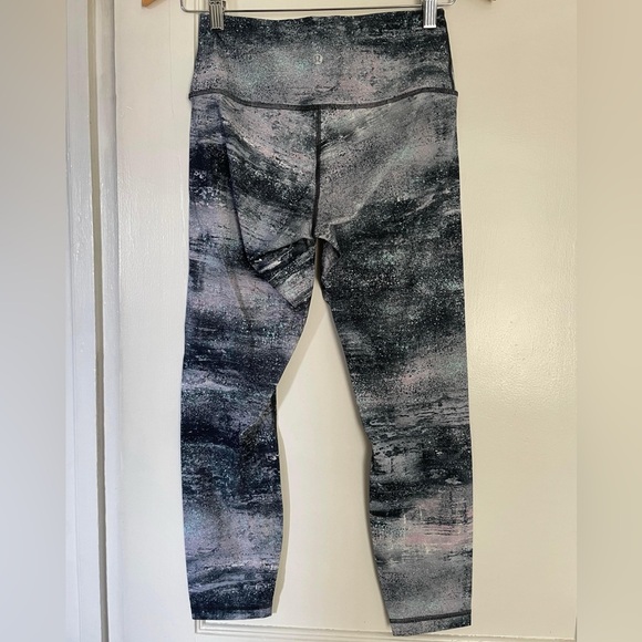 Lululemon Wunder Under Leggings - Size 6 - Picture 2 of 3